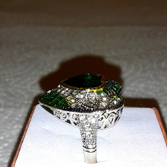 HEART RING, EMERALD, 2-TONE, 6,7,10 - Picture 5 of 10